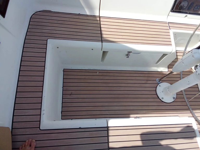 Yacht charter Baie de Bandol - Jeanneau Sun Magic 44 on SamBoat