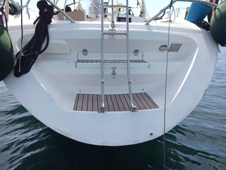 Hire a Jeanneau Sun Magic 44 Baie de Bandol