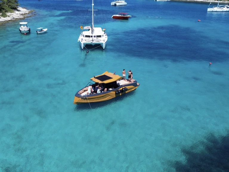 Hire Motorboat Alesta Marine with a boat licence