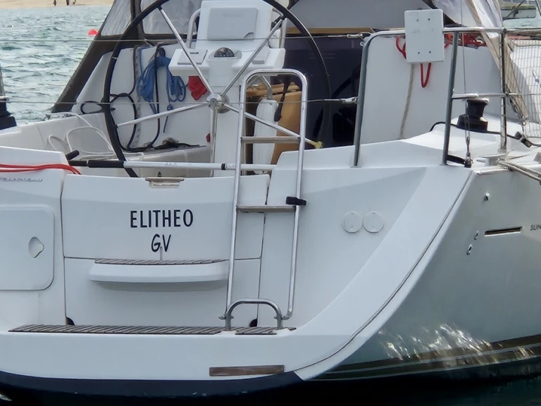 Hire Sailboat with or without skipper Jeanneau Saint-Quay-Portrieux