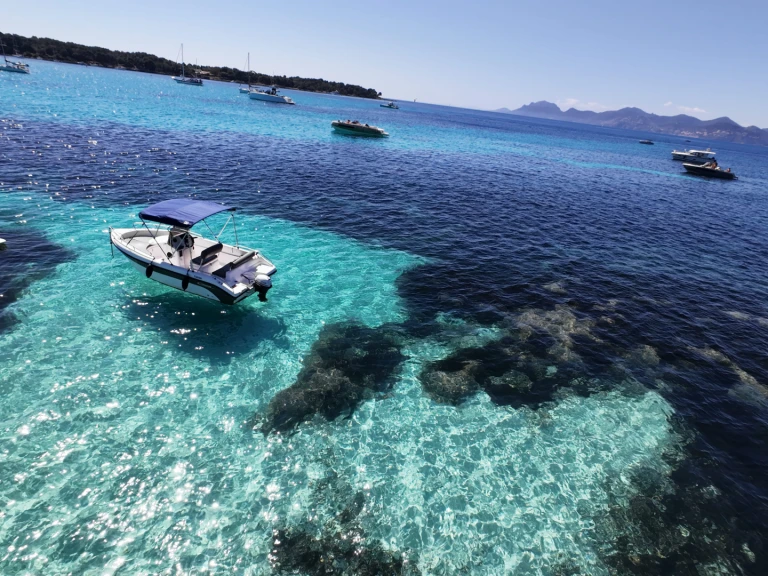 Hire Motorboat Poseidon with a boat licence