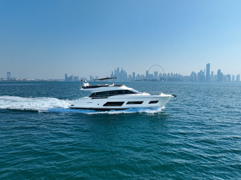 Yacht charter Dubai Marina - Ferretti FERRETTI 670 on SamBoat