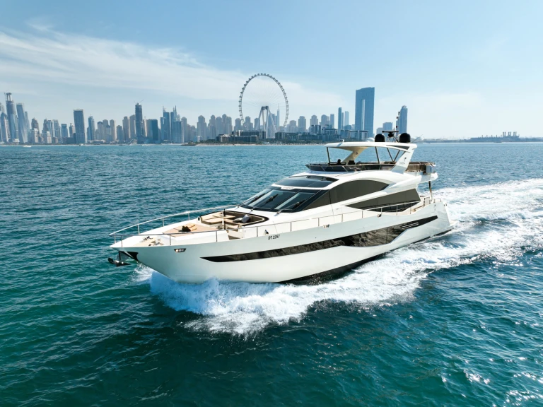 Hire Luxury Yacht Galeon with a boat licence