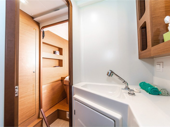 Hire a Lagoon Lagoon 42 Skiathos