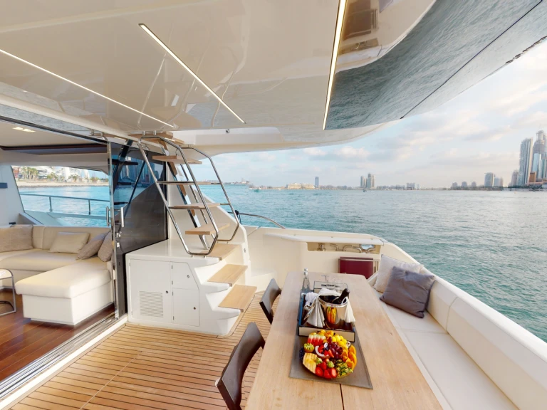 Hire a Ferretti FERRETTI 670 Dubai Marina