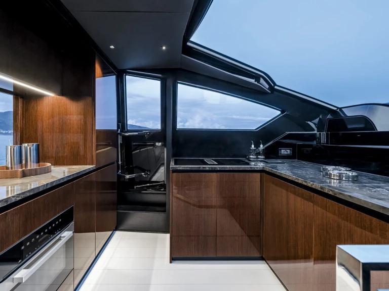 Luxury Yacht to hire Dubai Marina at the best price