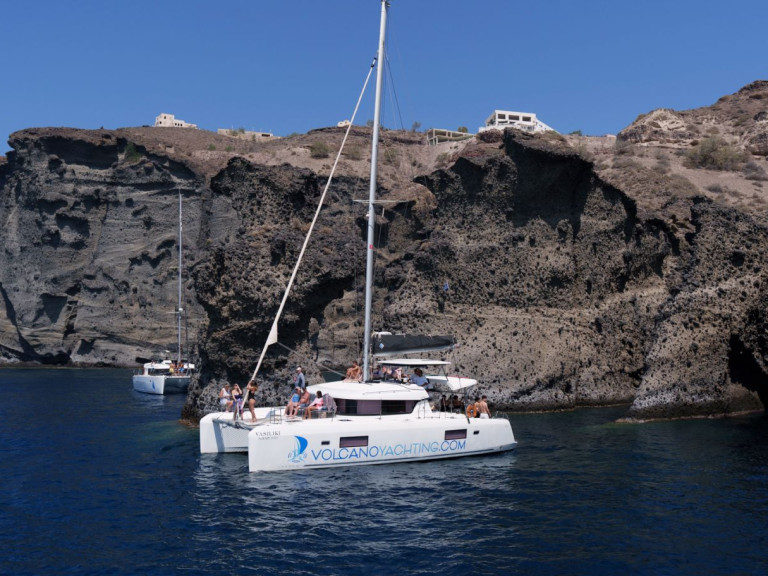 Catamaran to hire Vlychada at the best price