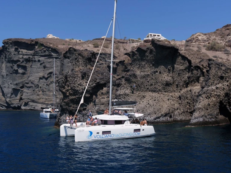 Catamaran to hire Vlychada at the best price