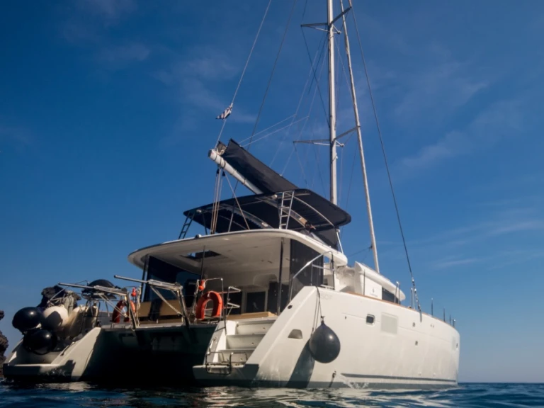 Hire Catamaran with or without skipper Lagoon Vlychada