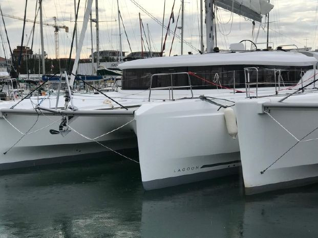 Catamaran hire in Pointe-à-Pitre - Lagoon Lagoon 46