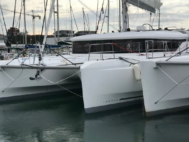 Catamaran hire in Pointe-à-Pitre - Lagoon Lagoon 46