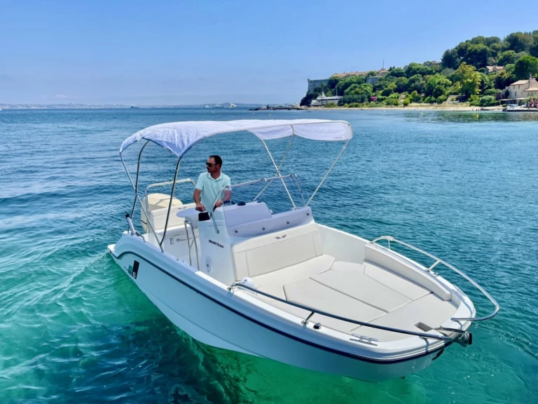 Bénéteau Flyer 6 charter bareboat or skippered in  Cambrils