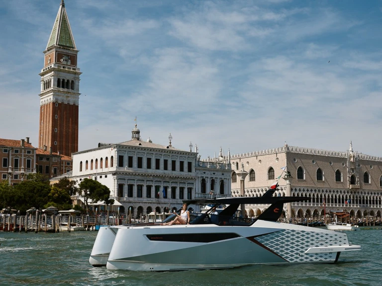 Luxury Yacht hire in Casale sul Sile - Dracan Marine Dracan 42