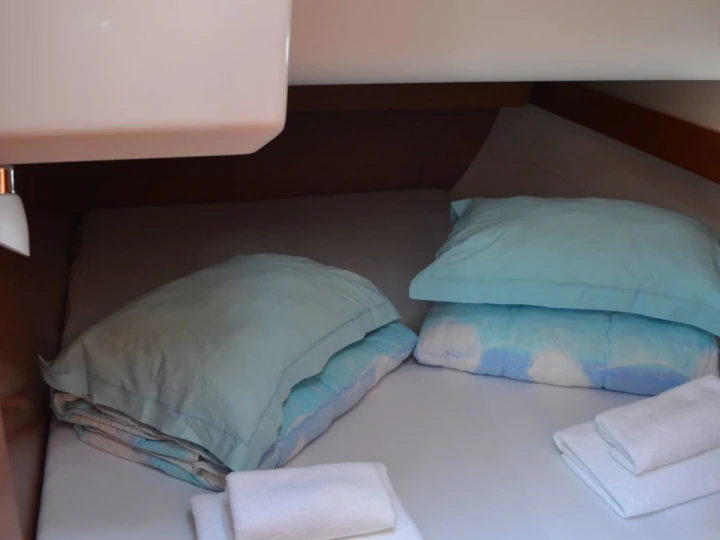 Sailboat to hire Olbia at the best price