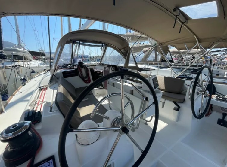 Charter a Jeanneau Sun Odyssey 419 in Paros (Island) on Samboat