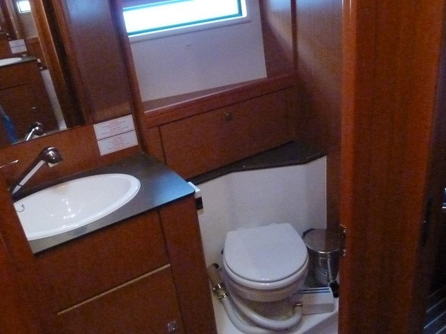 Sailboat hire in Alimos - Bavaria Bavaria Cruiser 56 (6 cab.)