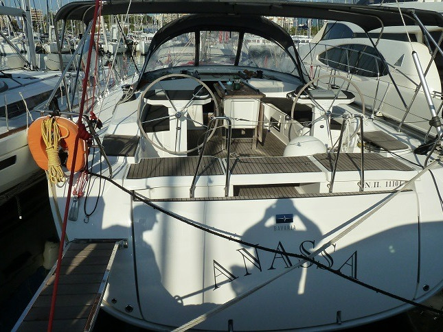 Charter a Bavaria Bavaria Cruiser 56 (6 cab.) in Alimos on Samboat