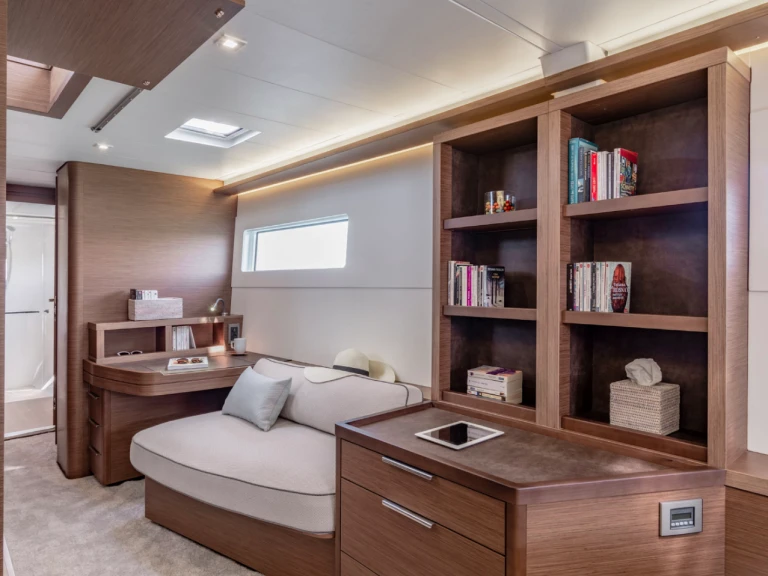 Catamaran to hire Néa Péramos at the best price