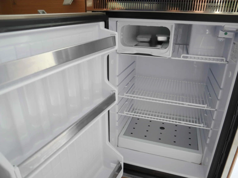 Hire a Excess Excess 11 (6 cab.) Néa Péramos