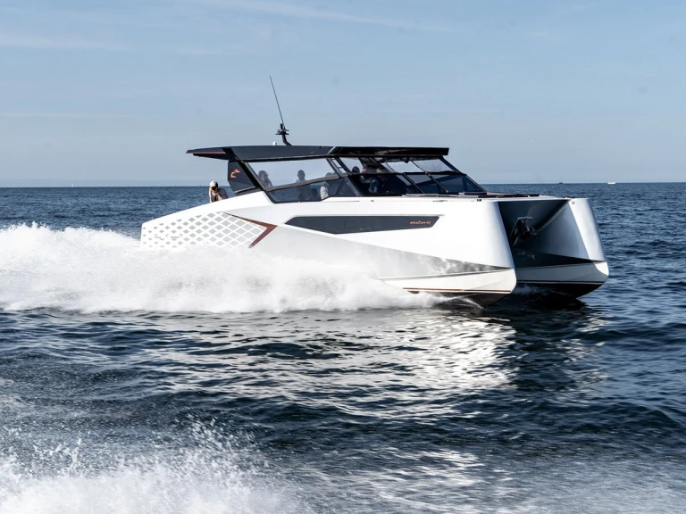 Hire Luxury Yacht with or without skipper Dracan Marine Casale sul Sile