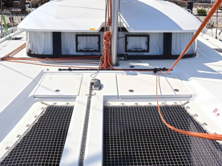 Charter a Excess Excess 11 (6 cab.) in Paros (Island) on Samboat