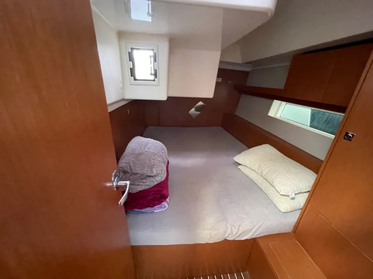 Hire Sailboat Bavaria with a boat licence