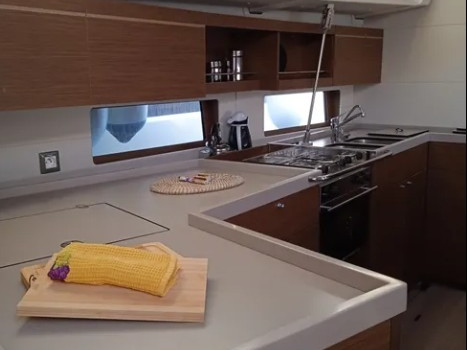 Sailboat to hire Lefkáda at the best price