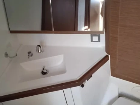 Charter a Bénéteau Oceanis 46.1 in Lefkáda on Samboat