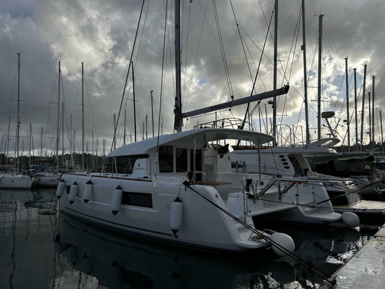 Catamaran hire in Gouvia - Lagoon Lagoon 40