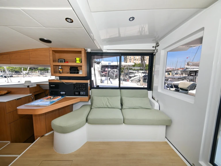 Hire a Bali Bali Catsmart (6 cab.) Tivat