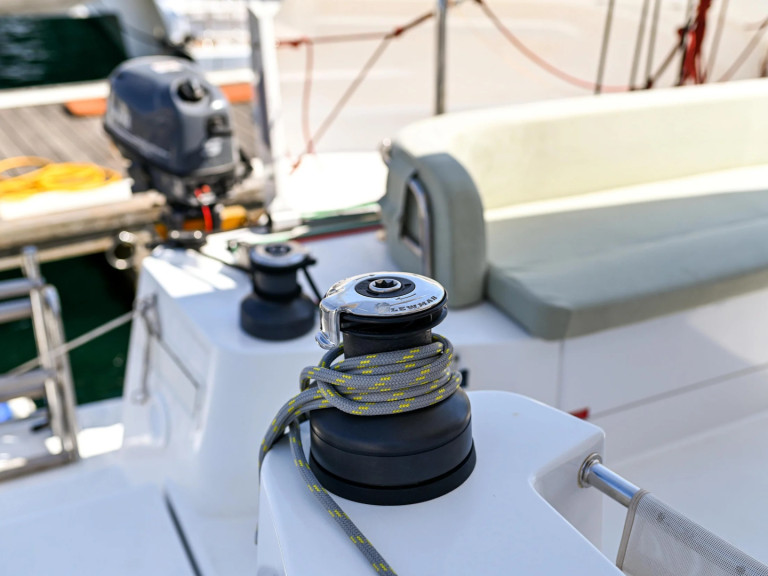 Yacht hire Tivat cheap Bali Catsmart (6 cab.)