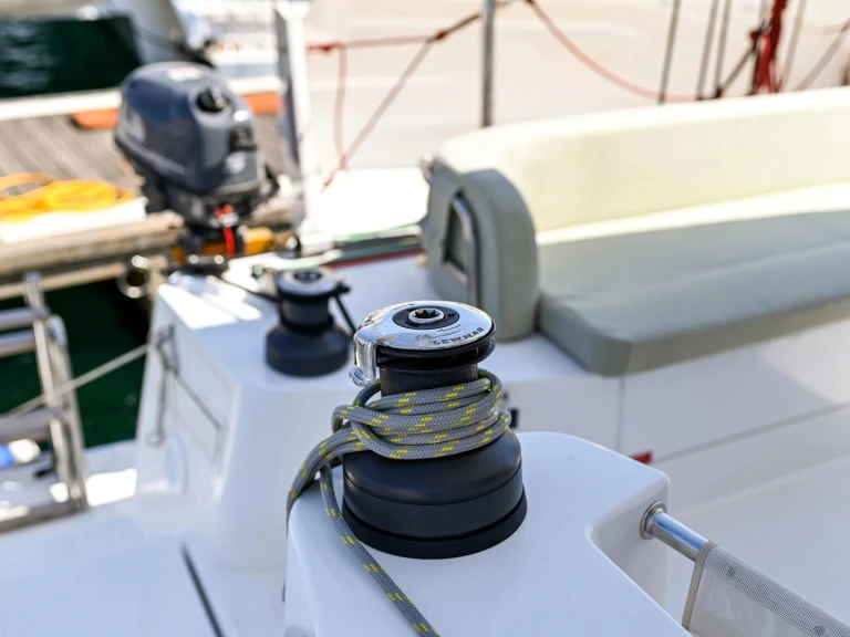 Yacht hire Tivat cheap Bali Catsmart (6 cab.)