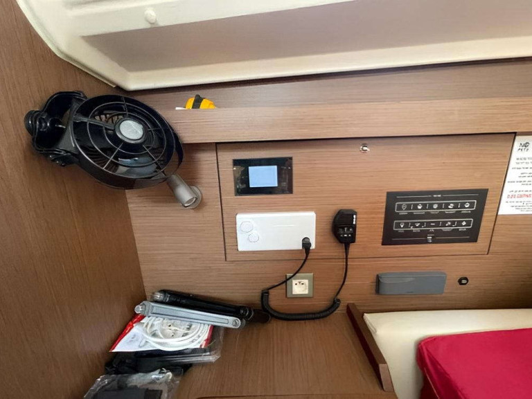 Sailboat hire in Lefkáda - Bénéteau Oceanis 40.1