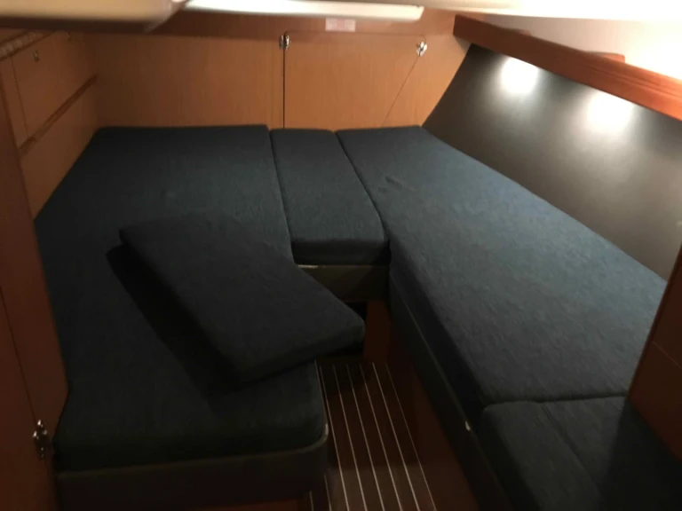 Yacht charter Alimos - Bavaria Bavaria Cruiser 56 (6 cab.) on SamBoat