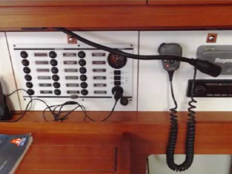 Charter a Dufour Dufour 450 GL (4 cab.) in Kalkara on Samboat