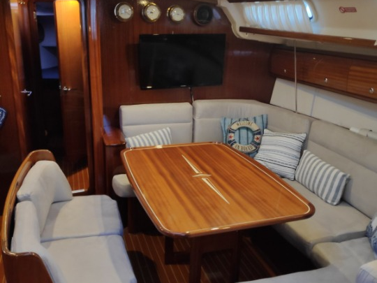 Charter a Bavaria Bavaria 44 (4 cab.) in Ávdira on Samboat