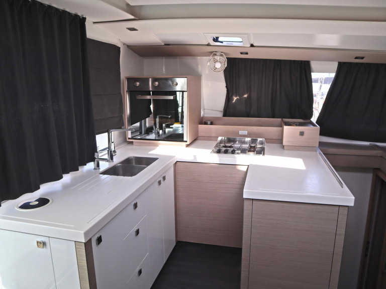 Catamaran hire in Néa Péramos - Fountaine Pajot Astréa 42 Maestro (5 cab.)