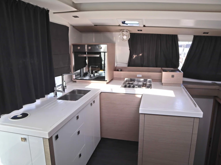 Catamaran hire in Néa Péramos - Fountaine Pajot Astréa 42 Maestro (5 cab.)