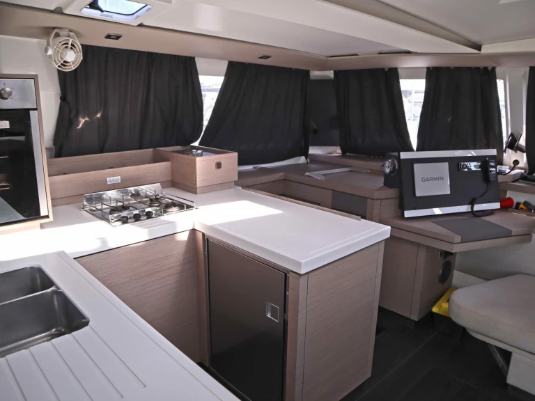 Hire Catamaran with or without skipper Fountaine Pajot Néa Péramos