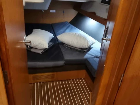 Hire Sailboat Bavaria with a boat licence