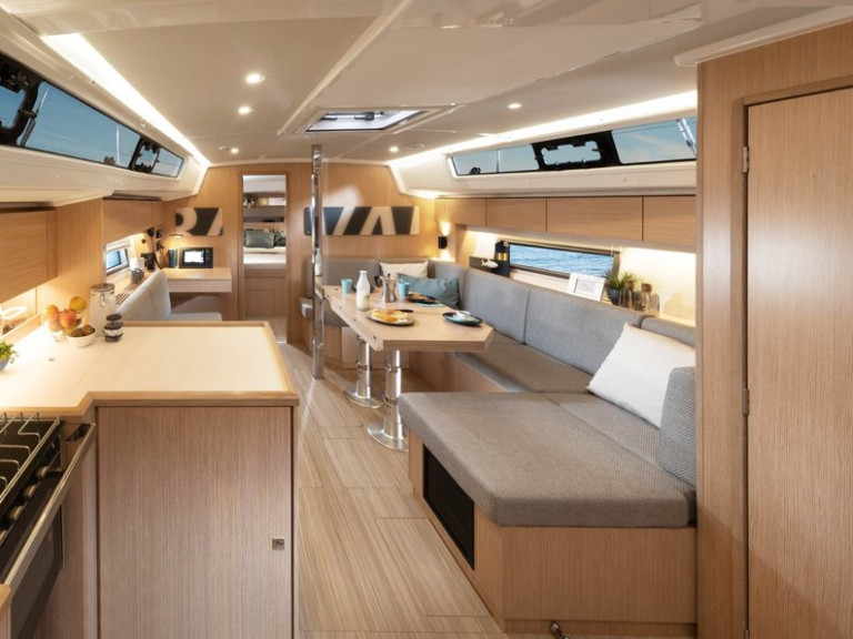 Yacht hire Lefkáda cheap Bavaria C42 (3 cab.)