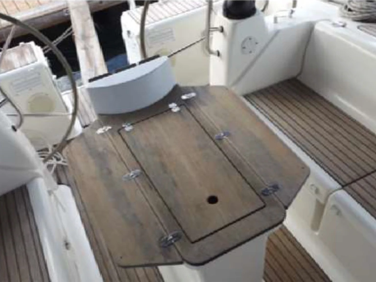 Hire a Bavaria Bavaria 50 Cruiser (5 cab.) Kalkara