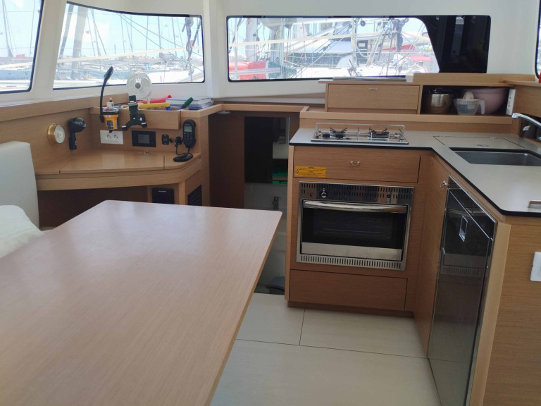 Hire Catamaran with or without skipper Excess Néa Péramos