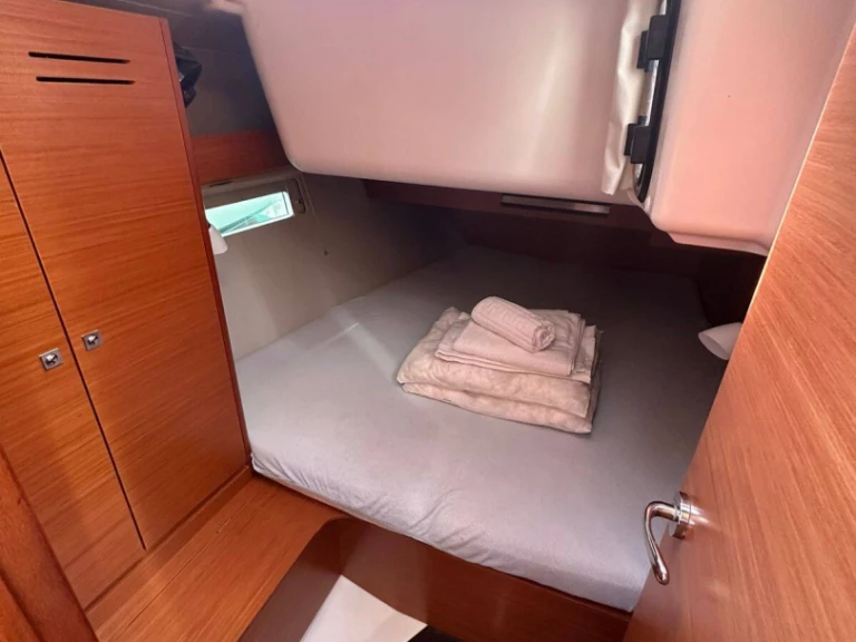 Yacht hire Alimos cheap Dufour 390 (3 cab.)