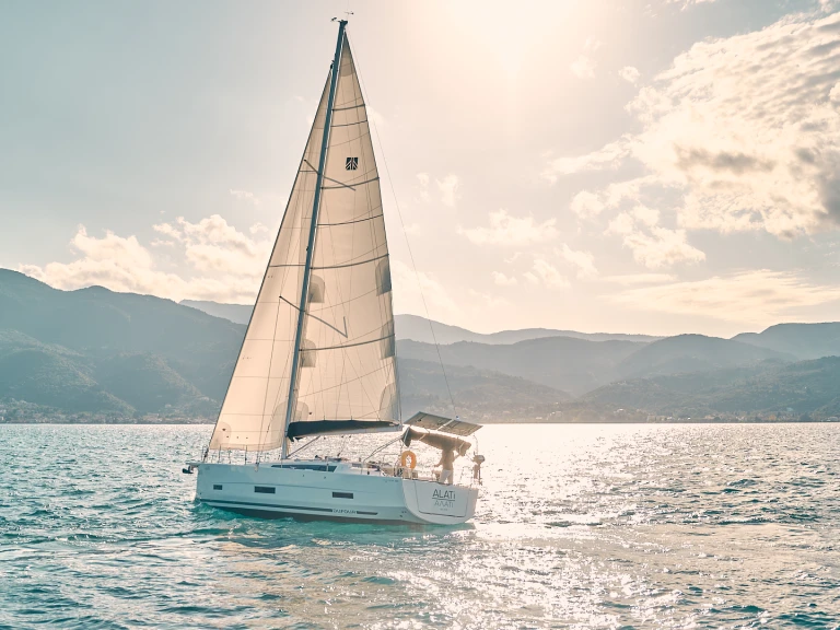 Charter a Dufour Dufour 390 Grand Large in Lefkáda on Samboat