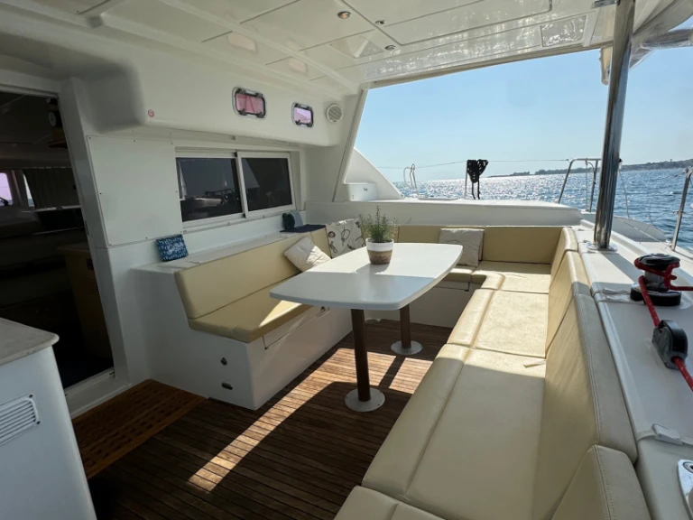 Yacht charter Nettuno - Lagoon Lagoon 44 on SamBoat
