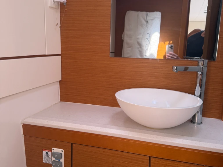 Hire a Jeanneau Jeanneau 54 Dénia