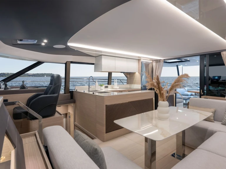 Hire Motorboat Prestige with a boat licence