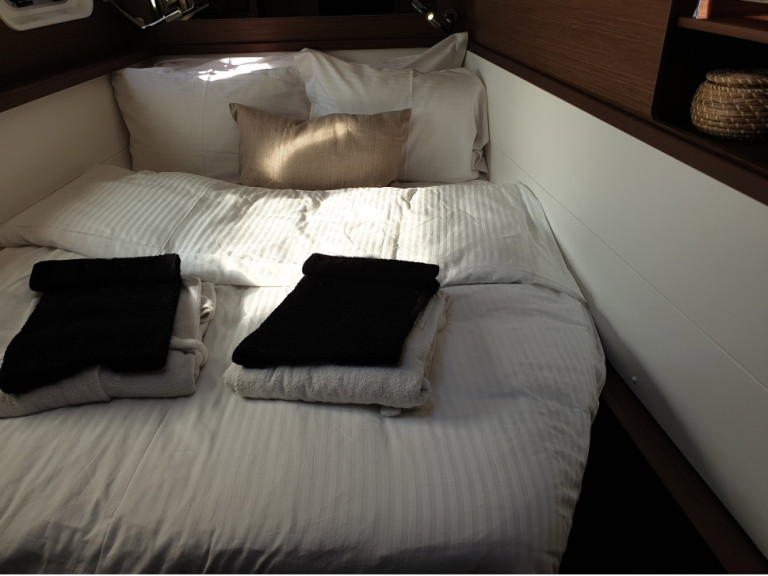 Hire Catamaran with or without skipper Lagoon Vlychada