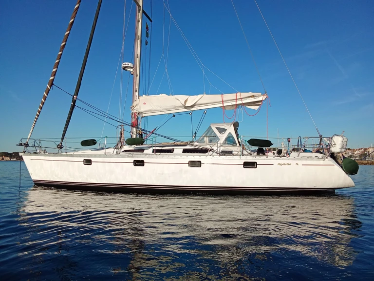 Sailboat hire in Baie de Bandol - Jeanneau Sun Magic 44